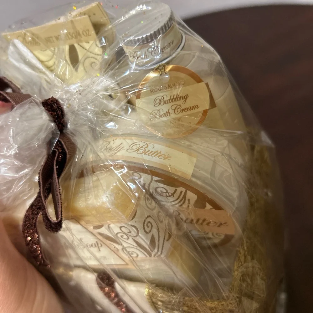 Elegant Gold and Brown Gift Set